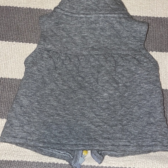 Carters 6m grey quilted zip up vest - Picture 2 of 7